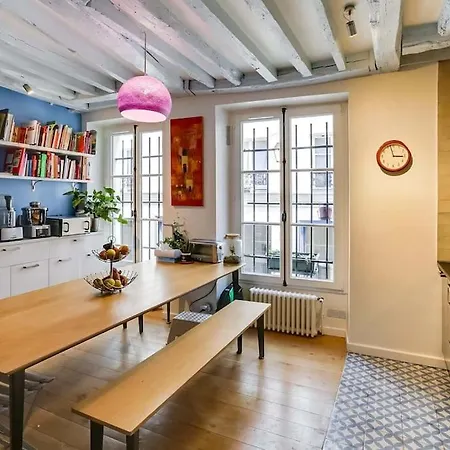 Marais District - Superb 3 Bedroom Flatent *