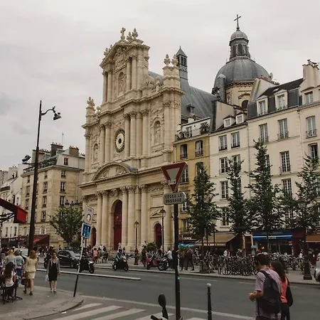 Marais District - Superb 3 Bedroom Flatent Apartment Paris